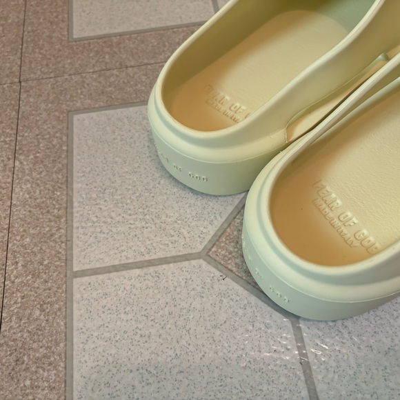 DEADSTOCK FEAR OF GOD CANARY YELLOW CALIFORNIA SLIDES SHOES ORIGINAL BOX - Picture 3 of 15